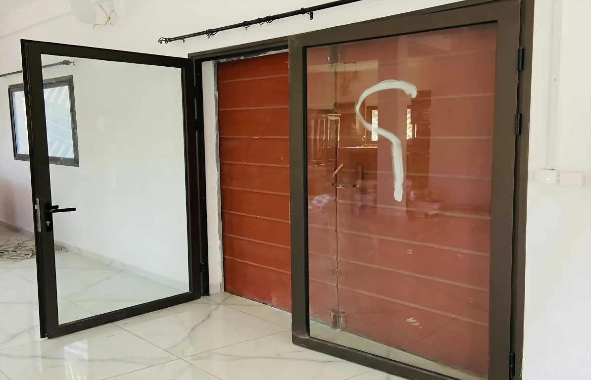 Porte et menuiserie en mélanine sur mesure fabriquées par Gbrico